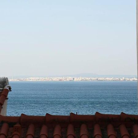 Two Bedroom Apt In Historic Location! Close To The River Лиссабон Экстерьер фото