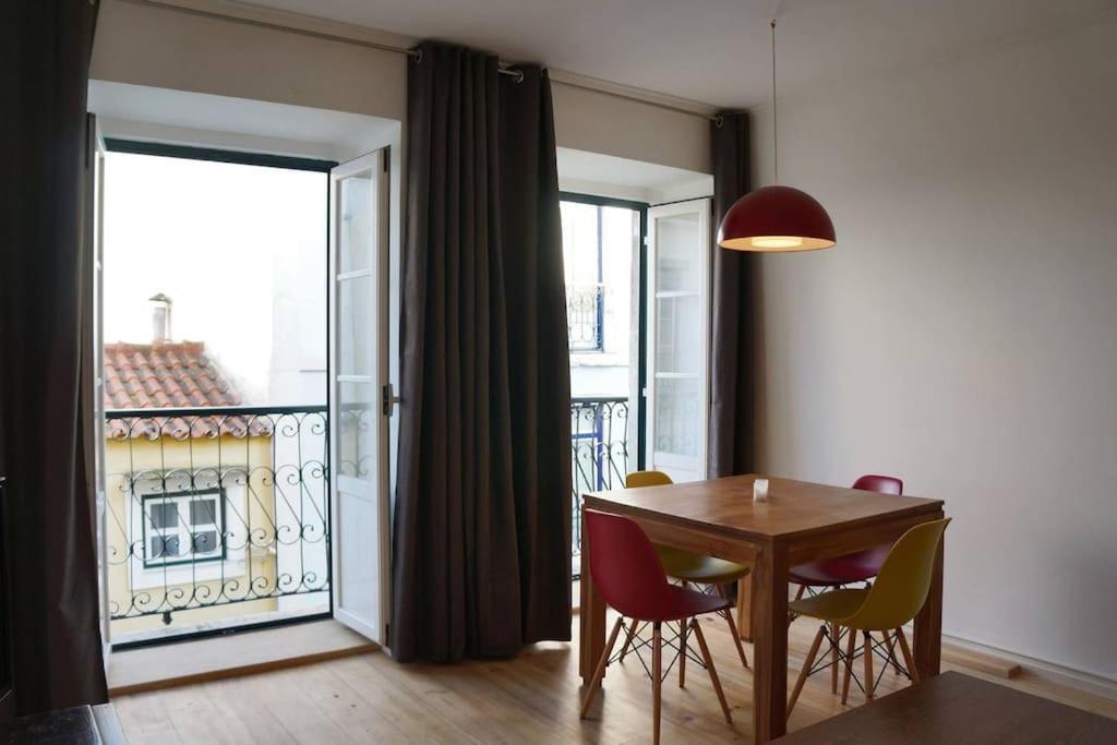 Two Bedroom Apt In Historic Location! Close To The River Лиссабон Экстерьер фото