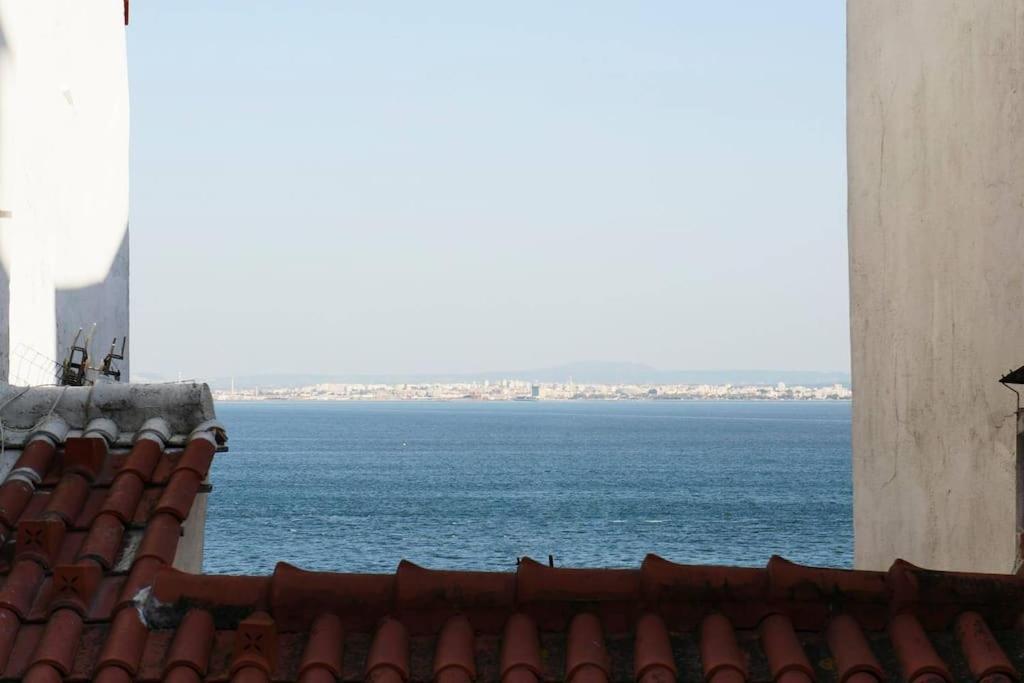 Two Bedroom Apt In Historic Location! Close To The River Лиссабон Экстерьер фото