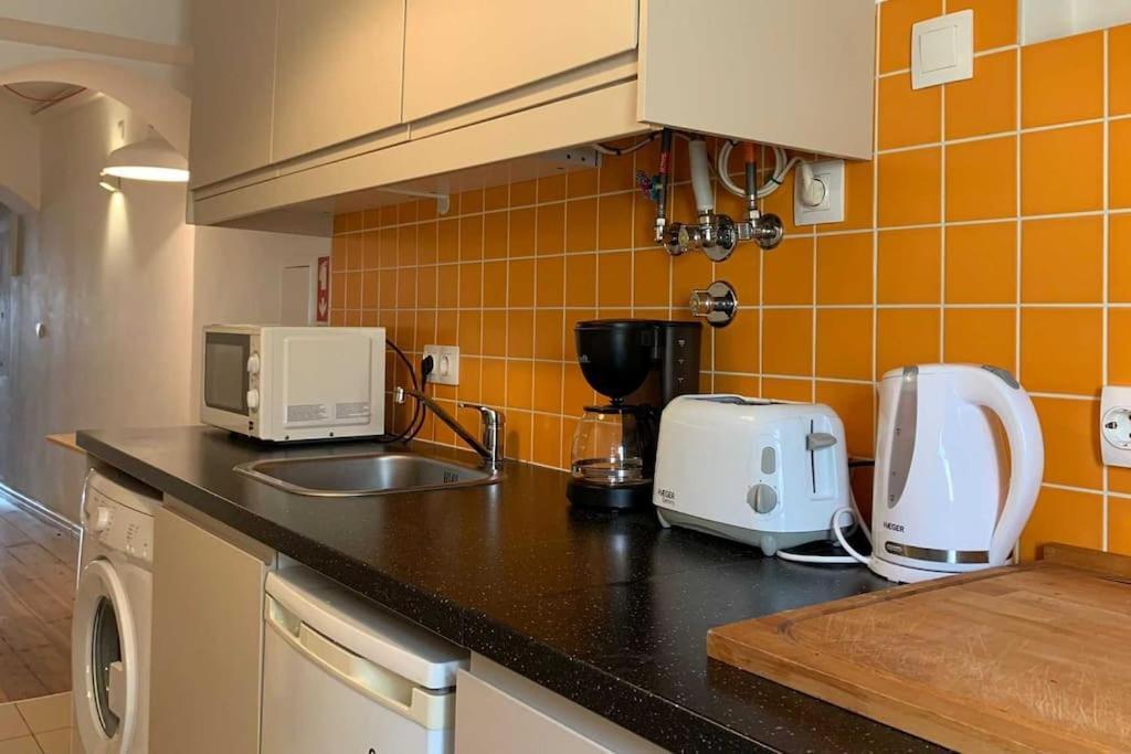 Two Bedroom Apt In Historic Location! Close To The River Лиссабон Экстерьер фото